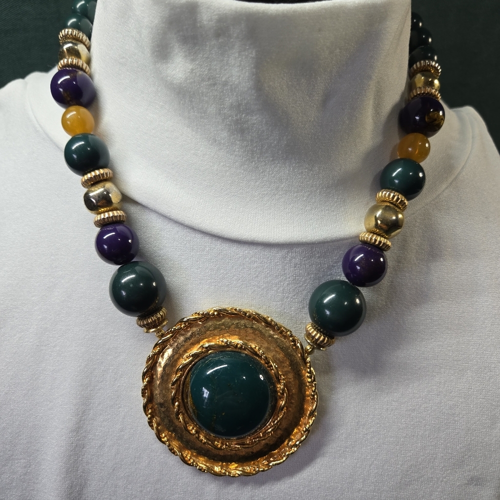 Elegant Gold and Green Statement Necklace